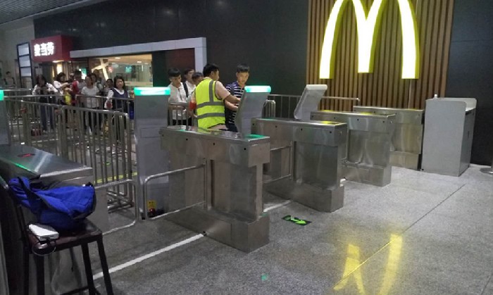 廣州南汽車站-汽車站擺閘閘機